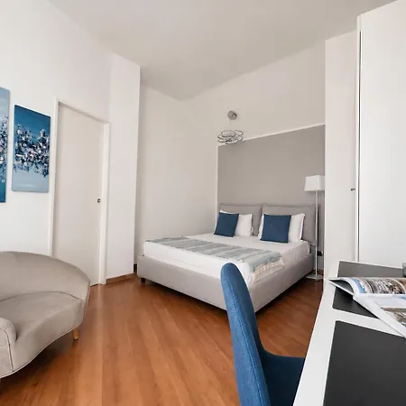 Comecasa 2 Bdr 450mt From Duomo Apartman Milánó